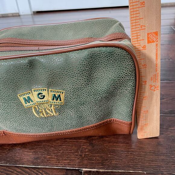 MGM Casino Cast Toiletry Bag w/ Handle Collectible Luggage Travel Employee VTG - Picture 12 of 15